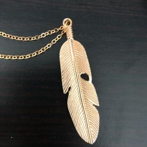 NWOT✨ Brand New Gold Leaf Necklace